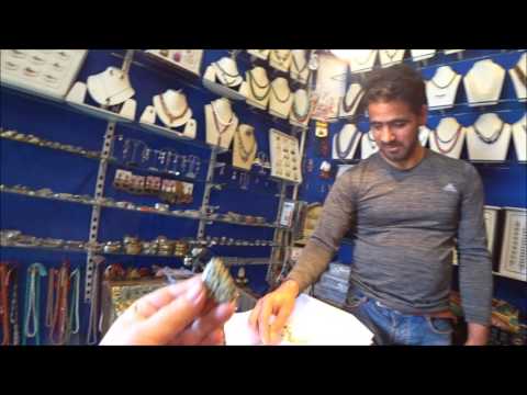 Видео: 30. В ИНДИЙСКОЙ ЮВЕЛИРНОЙ ЛАВОЧКЕ. КАМНИ, СЕРЕБРО, БРАСЛЕТЫ.  ДХАРАМСАЛА.
