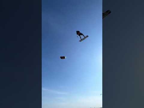 Видео: Кайт Cabrinha Moto X Apex 2024. Кайт магазин RUSSIAN WIND. #kitesurfing #cabrinha #kiteloop #ruswind