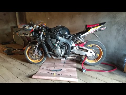 Видео: Замена генератора на мотоцикле Honda CBR1000RR