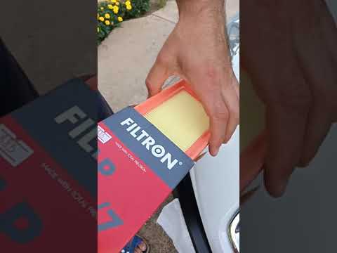 Видео: Замена воздушного фильтра на ПЕЖО 207, PEUGEOT. Replacing the air filter on a PEUGEOT 207