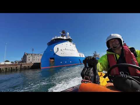 Видео: На шлюпках в Северном море 🌊 | Морской драйв и волны