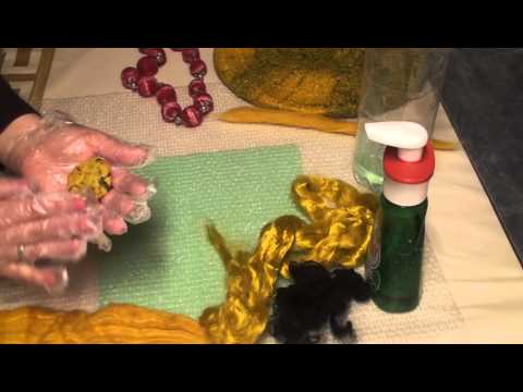 Видео: Валяем бусины, пуговицы и жгуты из шерсти