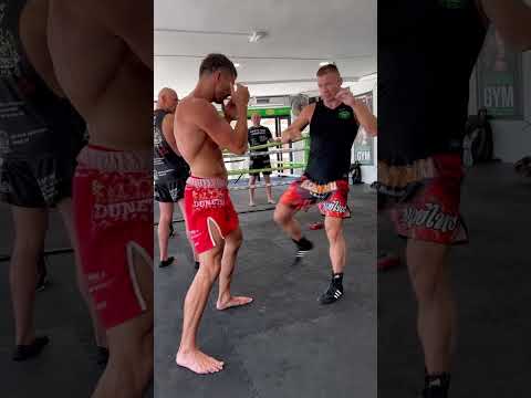 Видео: Убираем лишние движения! Мастер-класс Артура Кишенко по кикбоксингу (кемп Dunets Team в Барселоне)