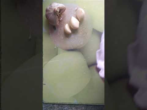 Видео: Клей из чеснока для сусального золота