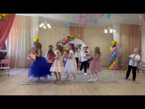 Видео: Танец с игрушками на выпускном утреннике