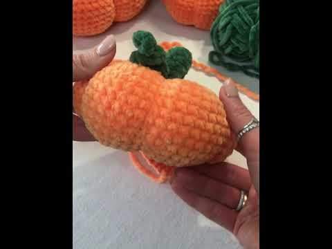 Видео: Тыква крючком из плюшевой пряжи 🎃