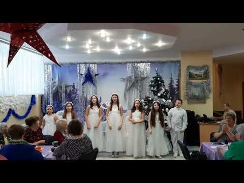 Видео: Детский хор народной песни "Зоренька" - Рукавички барановые