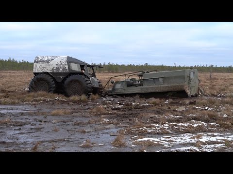 Видео: ГАЗ-71 и три ШЕРПа. Приключения на болоте.