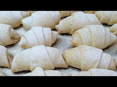 Видео: Рогалики с варёной сгущёнкой   Простой рецепт рогаликов с варёной сгущёнкой   Домшняя выпечка к чаю 