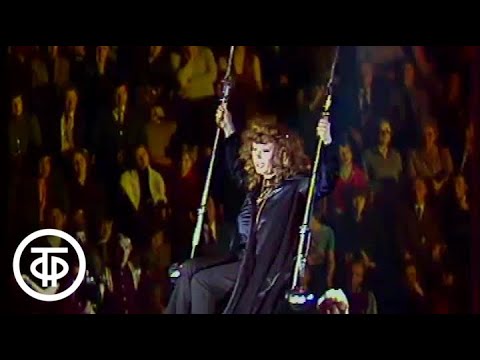 Видео: Алла Пугачева "Миллион алых роз" (1982)