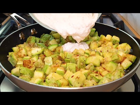 Видео: Просто нарежьте и добавьте сметану! КАБАЧКИ в сметанном соусе. ZUCCHINI in sour cream sauce.