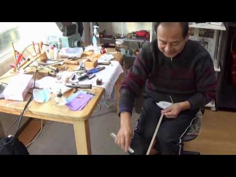 Видео: Как изменить прическу «бантик» Дэниела Олсена