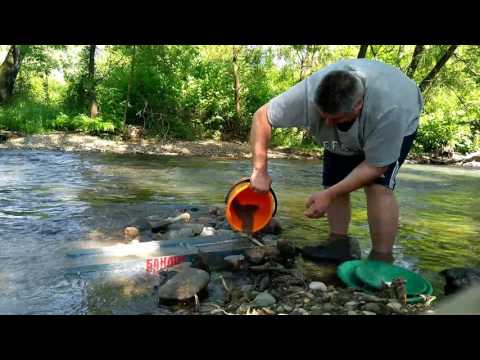 Видео: ИВО ЗЛАТИНКАТА.  ПРОМИВАНЕ НА САМОРОДНО ЗЛАТО С УЛЕЙ
