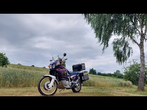 Видео: Мальовнича річка Рось. На AfricaTwin750 XRV 750