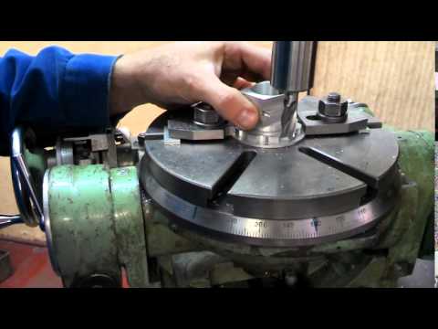 Видео: Уроки фрезерования, как фрезеровать на поворотном столе