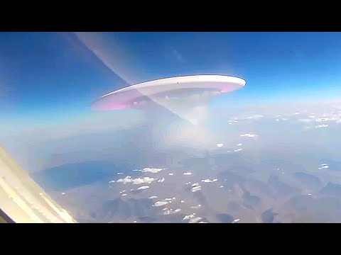 Видео: Пассажир Самолета Снял То, Что Никто не Должен Был Увидеть