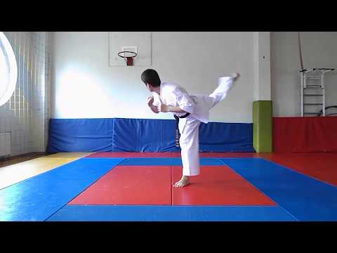 Видео: Тренируемся дома 8, shuto mavashi uke, ura mavashi geri.