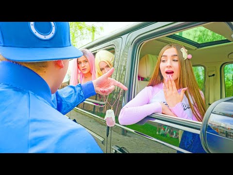 Видео: Училищният почитател на Даяна не пропуска ❤️ Момичетата се страхуват от новото гадже на Даяна 😱