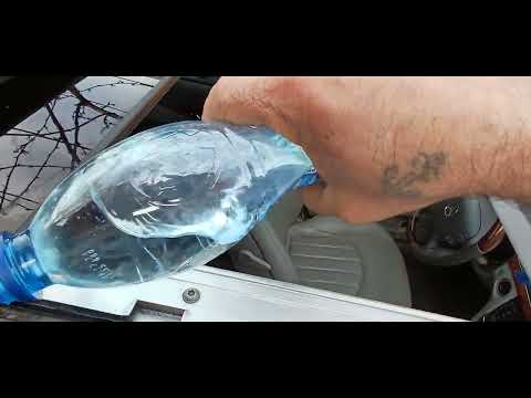 Видео: Мерседес чистка дренажных отверстий. Как прочистить дренаж люка автомобиля.