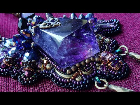 Видео: Бисероплетение. Урок 37. Как сделать кулон с кристаллом аметиста.