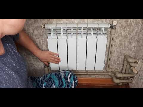 Видео: Половина Батареи Холодная. Что делать? Простая причина.