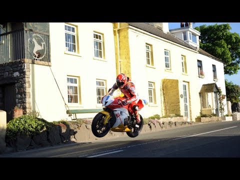 Видео: 300 км/ч по улочкам острове Мэн Самая смертельная гонка в мире Isle of Man TT