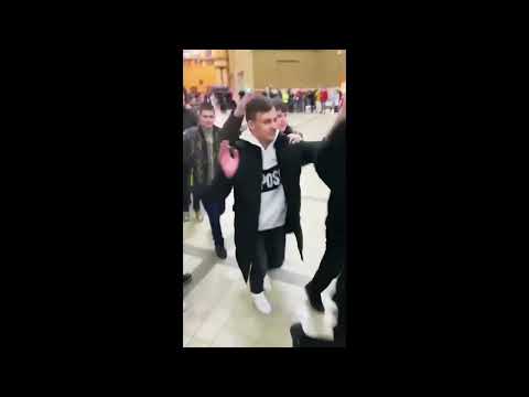 Видео: Флешмоб на Киевском вокзале. Поздравления С ДНЕМ ЗАЩИТНИКА ОТЕЧЕСТВА!