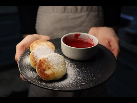 Видео: СЫРНИКИ ИЗ ТВОРОЖНОЙ МАССЫ ЗА ПЯТЬ МИНУТ! ВКУСНЫЕ СЫРНИКИ ИЗ ТВОРОГА
