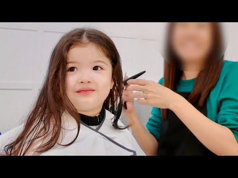 Видео: SUB) Я потратил 7200 ₽ на стрижку дочери... Это реальная цена? | VLOG