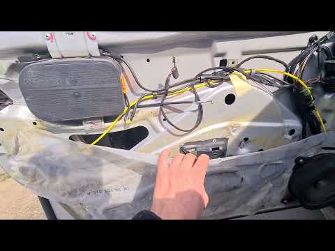 Видео: W210 или очкарик, или лупарь, разборка салона начата