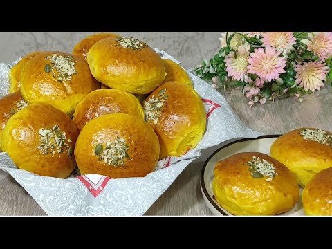 Видео: Осіння випічка: гарбузові булочки 🎃 Простий рецепт