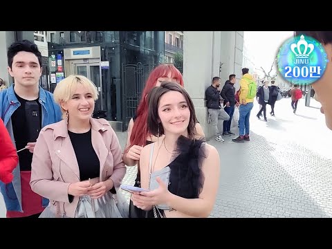 Видео: Тхе реацтион оф а Спаниш беаути вго мета Корен ман