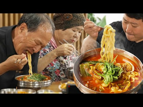 Видео: [Эпизод 2] Я съел горячую тарелку калькуксу с родителями!! [Хынсинсо]