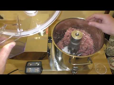 Видео: Куттер GoodFood инструкция по измельчению мяса