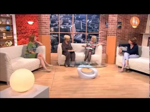 Видео: Тонкости подбора и общения с няней