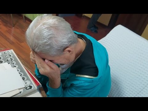 Видео: ДЕМЕНЦИЯ :..ищет вторую дочку...какие нервы ЭТО выдержат.. (нужны ваши советы) #деменция #мама #99s