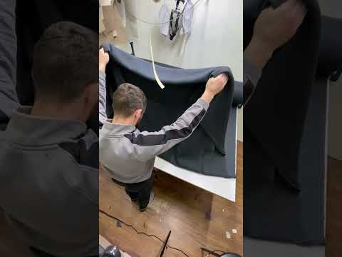 Видео: Настилаю и раскраиваю костюмы.Разматываю рулон 27 килограмм за пять минут и результат