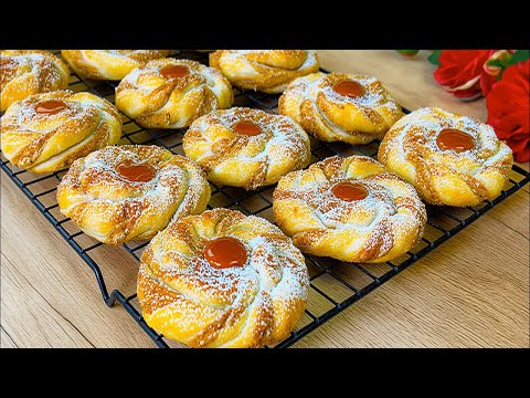 Видео: Ореховое наслаждение! Простой рецепт булочек из слоёного теста!