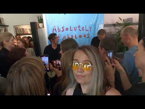 Видео: YK на открытии выставки Г.Гурьянова. Санкт-Петербург. Галерея KGallery. 07.07.2022