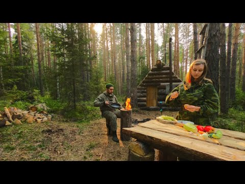 Видео: ЛЕСНАЯ ХИЖИНА | ОГНЕННАЯ МЕБЕЛЬ | ОСТАЛИСЬ НОЧЕВАТЬ | КАБАЧКИ ПО ЛЕСНОМУ