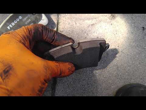 Видео: Замена задних тормозных колодок и датчиков PORSCHE MACAN 2018