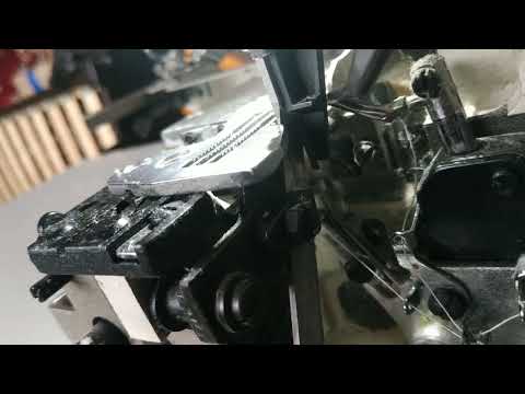 Видео: Как протянуть нитку в оверлоке Baoyu GT-700D-4