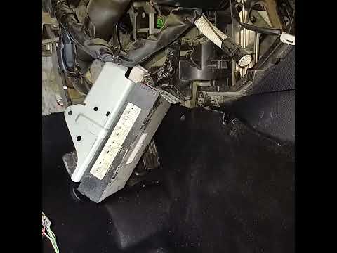 Видео: Замена радиатора печки субару аутбэк 2011 года