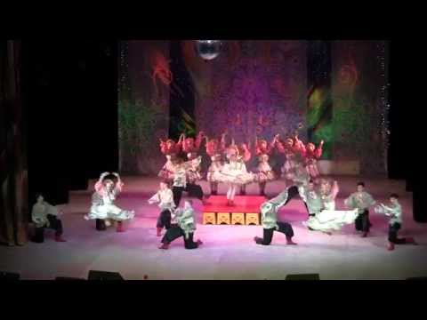 Видео: Народный танец "Возле речки".  Ансамбль танца Калинка Новокузнецк. folk dance. народный танец.