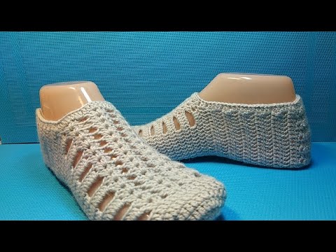 Видео: #730 Ажурные тапочки крючком / красивые следки