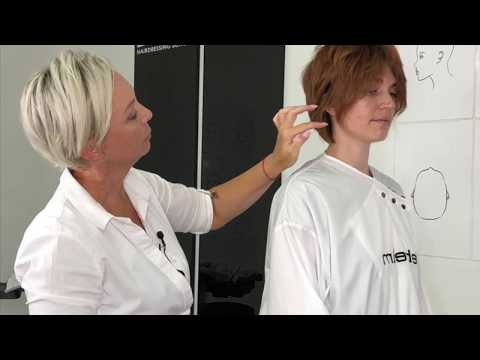 Видео: Школа ШТЭРН | техника стрижки квадратные слои | Стрижка на короткие волосы с челкой