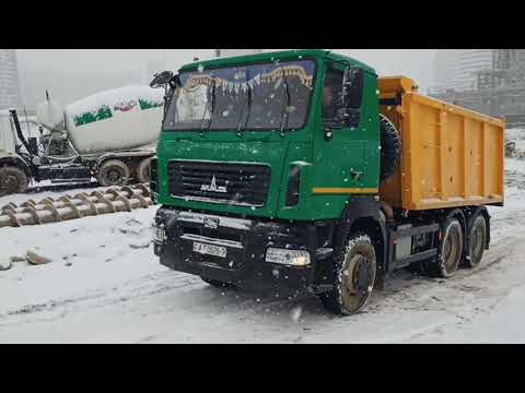 Видео: Один день из жизни водителя самосвала) первый снег))