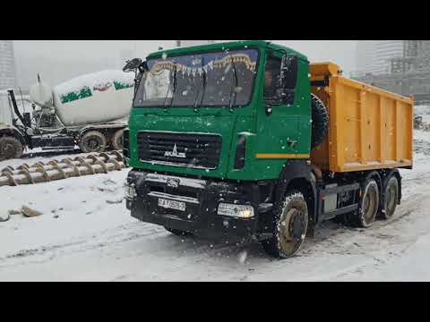 Видео: Один день из жизни водителя самосвала) первый снег))