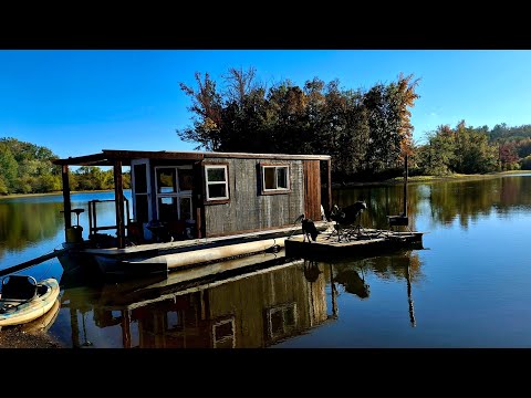 Видео: Строительство и обслуживание крошечного плавучего дома