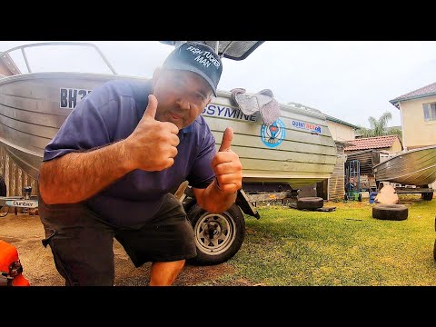 Видео: Я сделал это! Как снять лодку с прицепа на заднем дворе